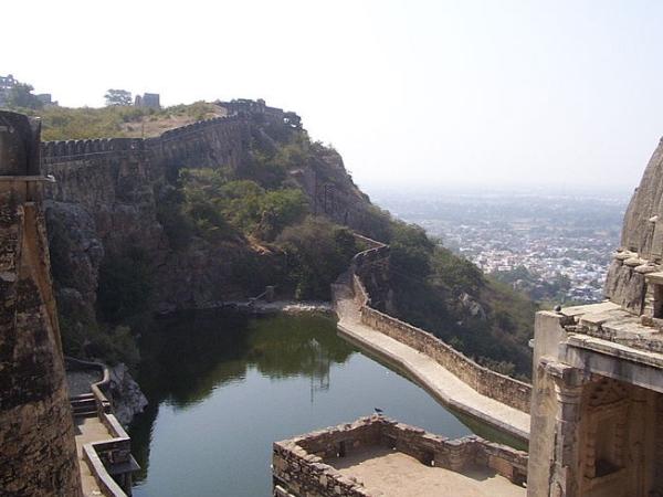 கோட்டை நீர்நிலை