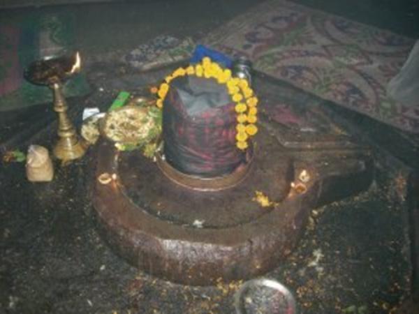 சிவலிங்க வடிவில் சனி