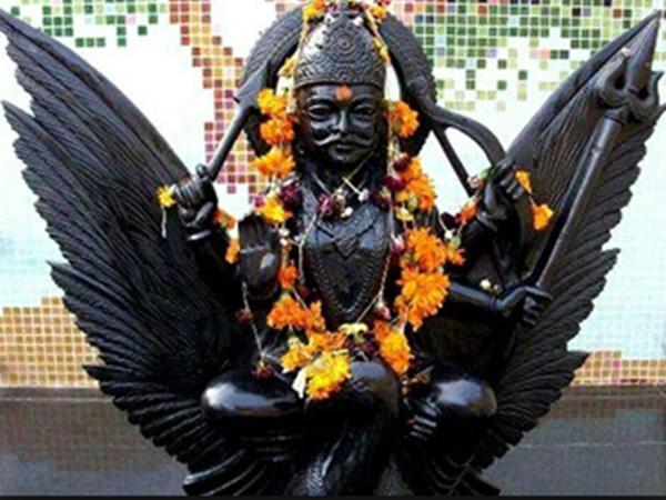 உங்களை ஆட்டுவிக்கும் சனியின் கோரத்தை குறைக்கும் கோயில்கள்