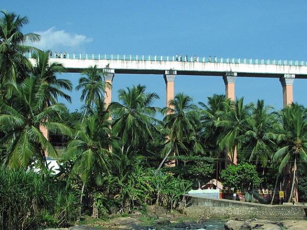 மாத்தூர் தொங்கு பாலம்