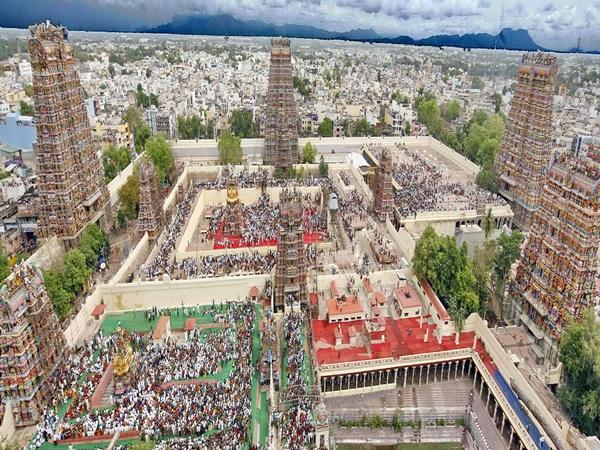 மதுரை மீனாட்சியம்மன் கோயில் கோபுரங்கள்