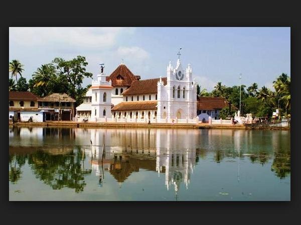 விண்ணைத் தான்டி வருவாயா பள்ளி