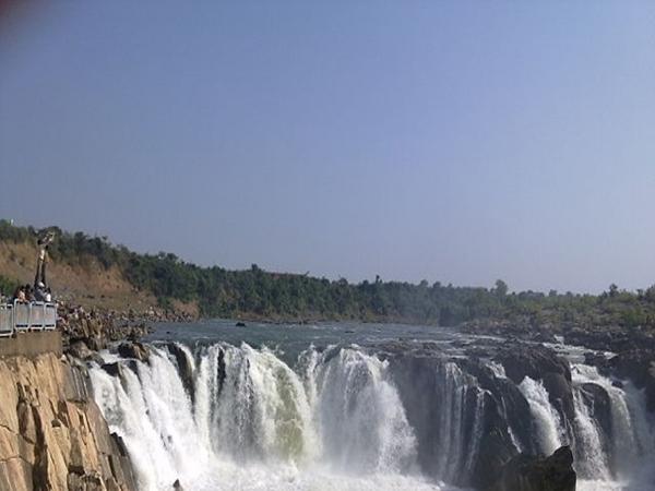 துவாதர் நீர்வீழ்ச்சி