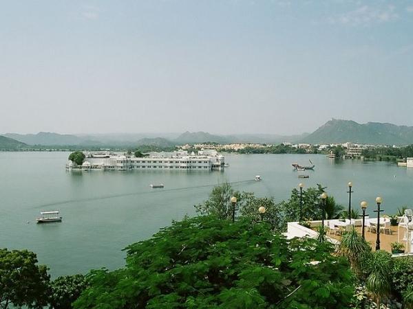 பிச்சோலா ஏரி