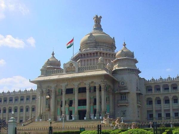 நிகழ் காலத்தில் இவ்விருமண்டலங்கள்