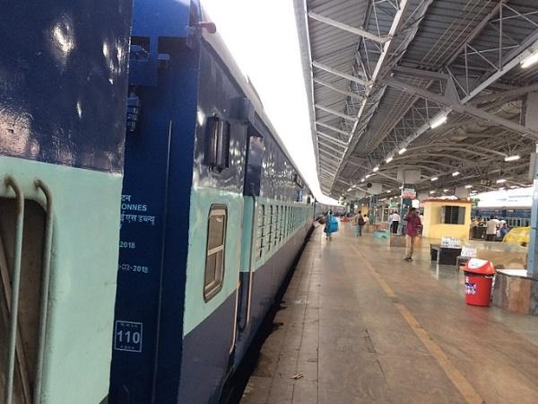 ரயில் வாயிலாக