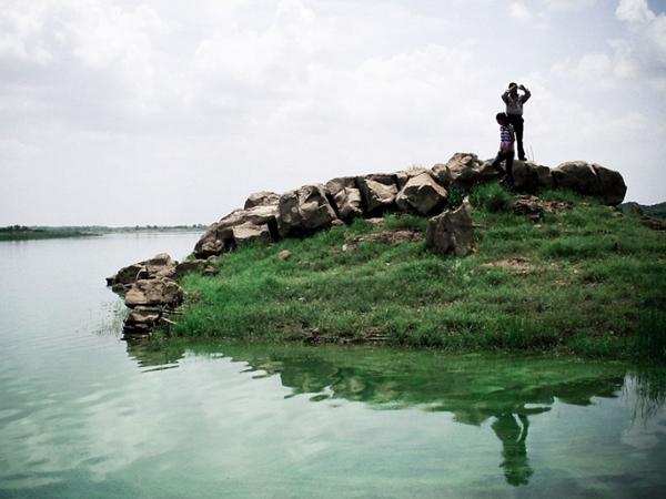 14. கட்சத் தீவின் நடுவே...