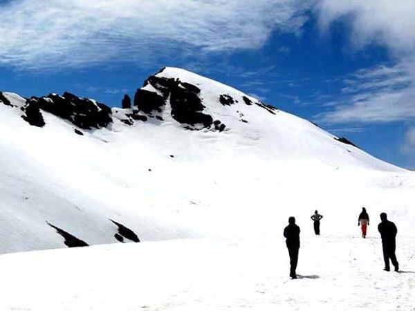 பணிகள் நிறைந்த மலைத்தொடர் எங்க இருக்குன்னு தெரியுமா ?