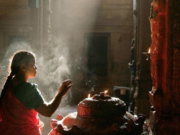 அடித்துக் கேட்டால் வேண்டியதை கொடுக்கும் லிங்கம்