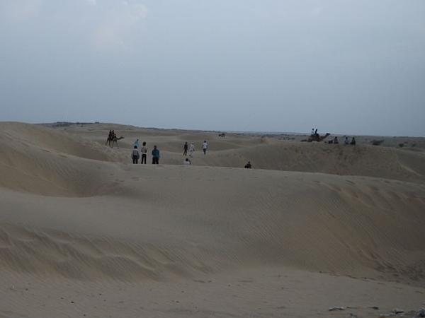 5. ஜெய்சல்மேர் பாலைவன முகாமில் ஒரு ராயல் டேல்