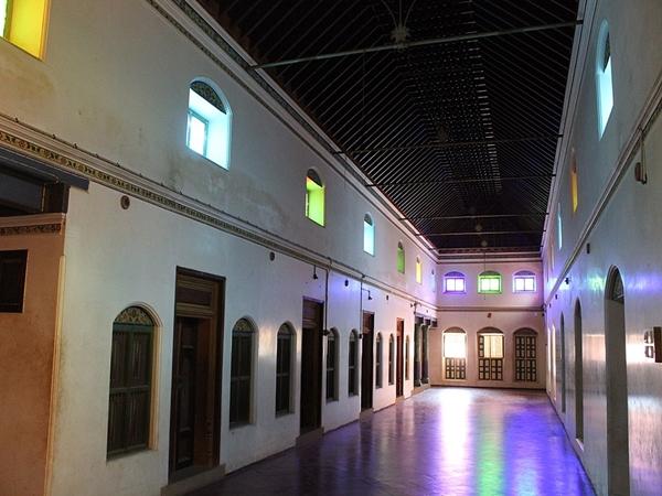 ஆயிரம் ஜன்னல் வீடு