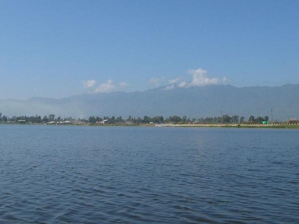 சாகசம் செய்ய தூண்டும் ஏரிகள்