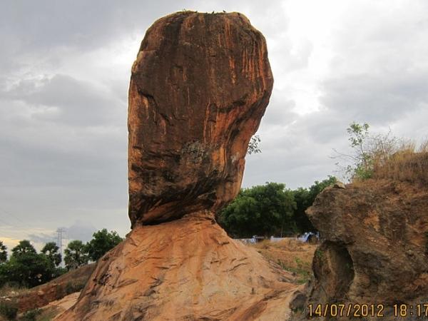 மலையடிவாரப் பயணம்