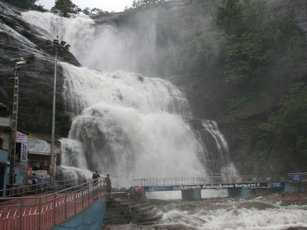 பழைய குற்றால அருவி