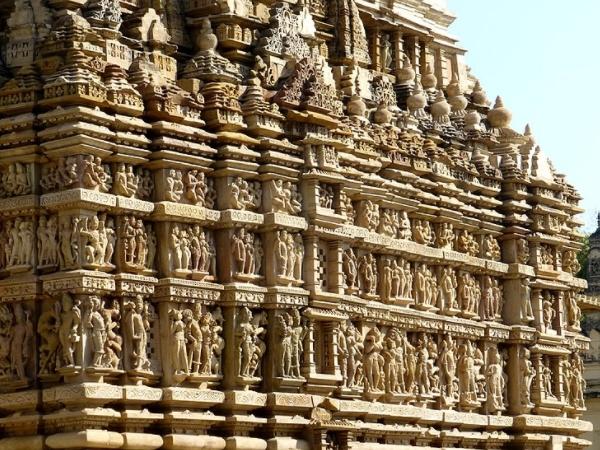 கற்சிலையிலும் காதல் கலை