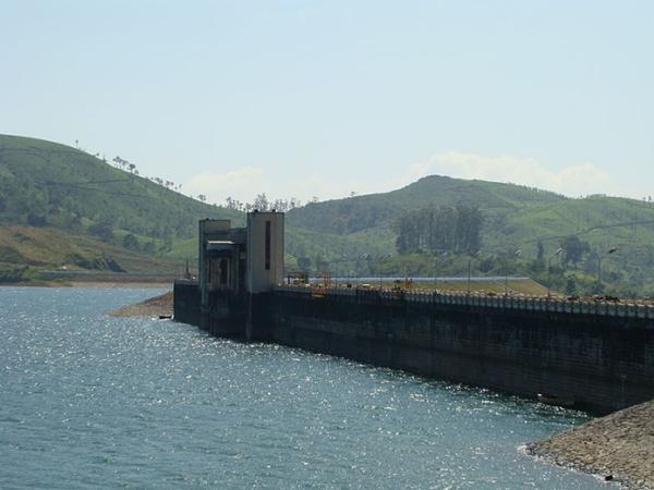 சோலையாறு அணை