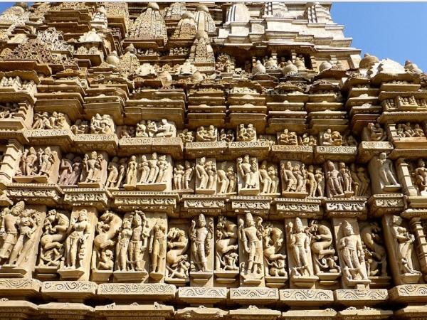 கஜூராஹோ பிரம்மாண்ட கோயில்கள்: