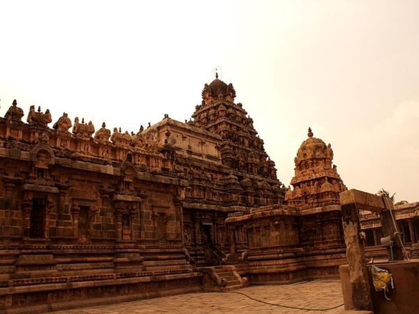 சாலை மார்க்கத்தில்