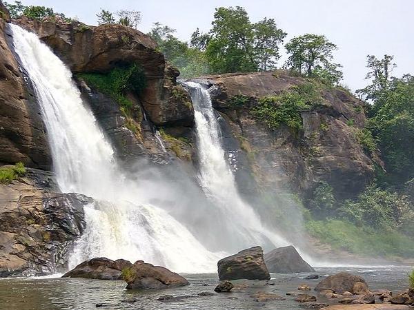 தோணி அருவி