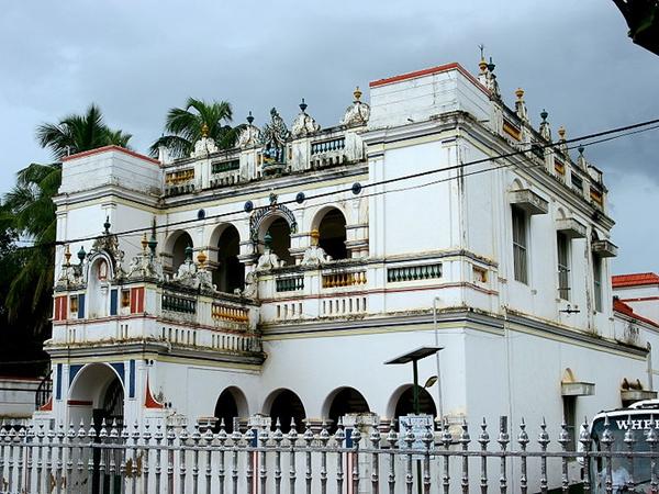 ஆயிரம் ஜன்னல் வீடு