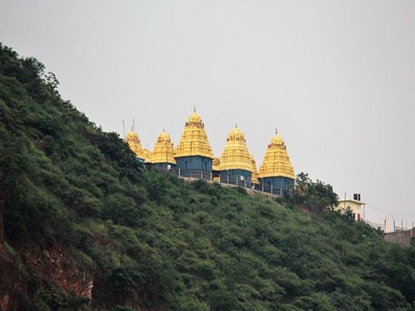 ஸ்ரீ நகரலா மஹாலட்சுமி அம்மவாரி கோவில்