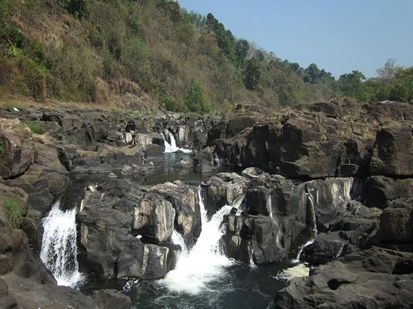 அருவிக்குழி நீர்வீழ்ச்சி கோட்டயம்