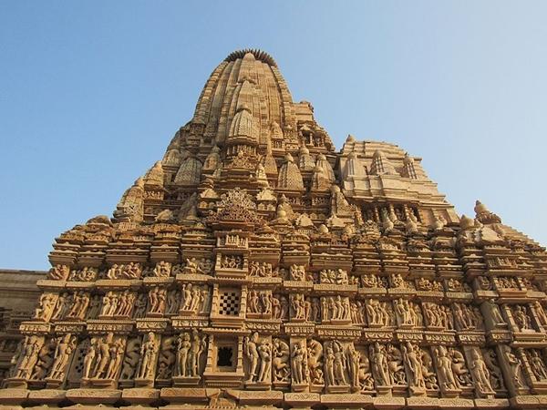 கம்பீரக் கோவில்கள்