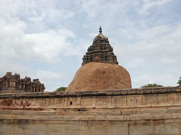 மருத்துவமும், மர்மும் நிறைந்த கோவில்