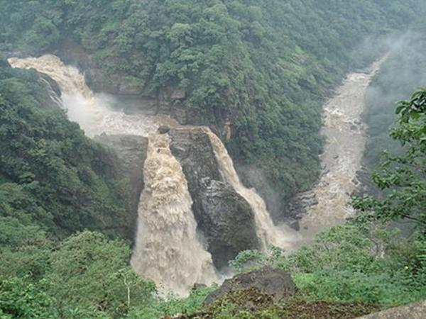 மகோட் நீர்வீழ்ச்சி