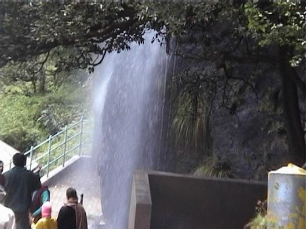 மாணிக்யதாரா நீர்வீழ்ச்சி