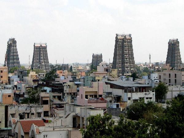 ஐந்து நிலை கொண்ட ராஜகோபுரம்