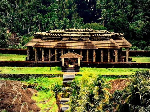 சதுர்முகேஸ்வரா கோவில்