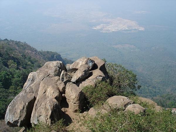 தமிழர்களின் பெயர் தாங்கி நிற்கும் கொண்டை ஊசி வளைவுகள்
