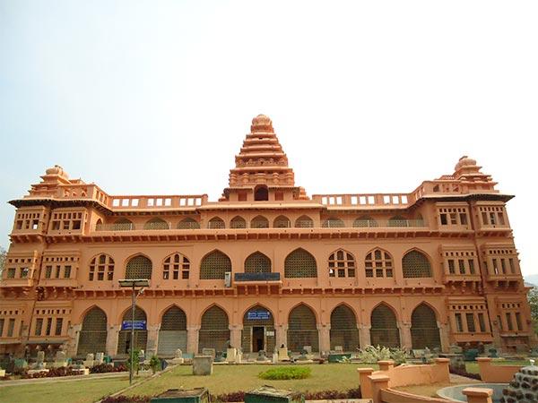 3) ராணி மஹால்: