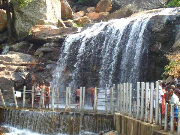 திருமூர்த்தி அருவி.