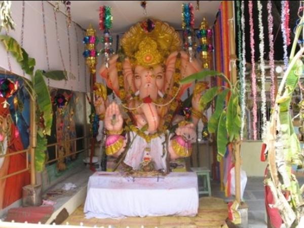 சிலையாக மாறிய மனிதர்கள்