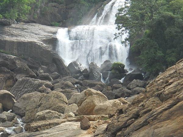 கோடையிலும் வற்றாத அருவி