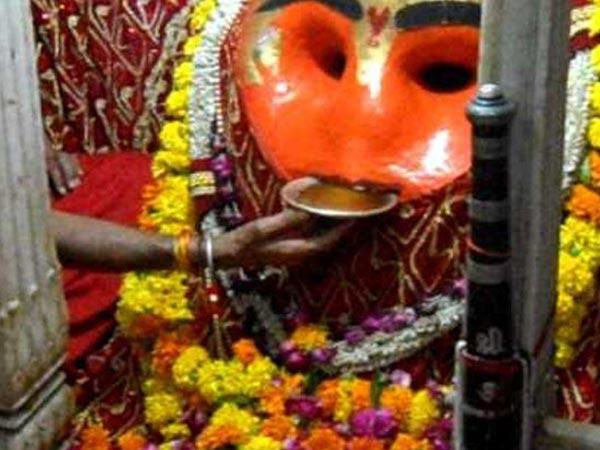 மதுகுடிக்கும் கால பைரவர்