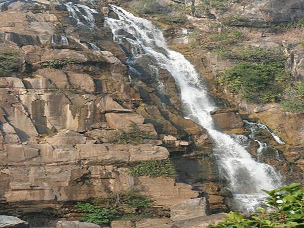 உஸ்ரி நீர்வீழ்ச்சி