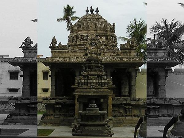 மூன்று சந்நிதிகள்