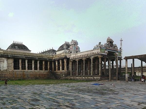 ஒரே சிலை 4 இடத்தில்