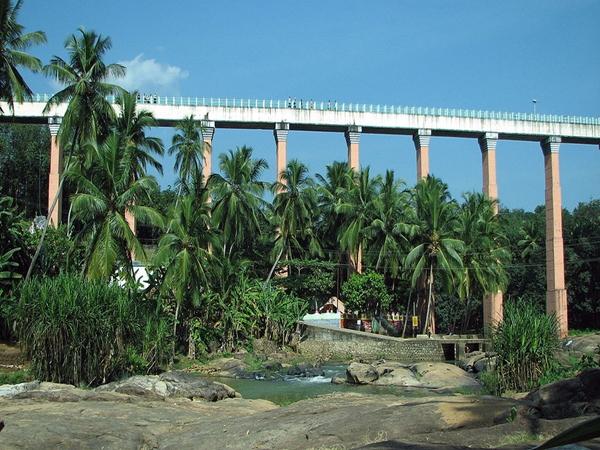 மாத்தூர் தொங்கு பாலம்