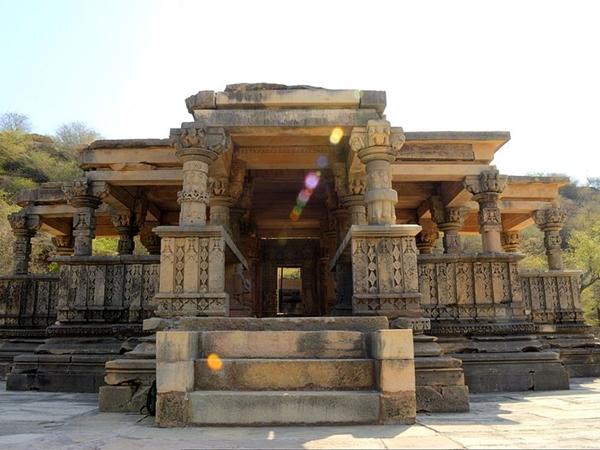 பாடேஷ்வர் கோவில்
