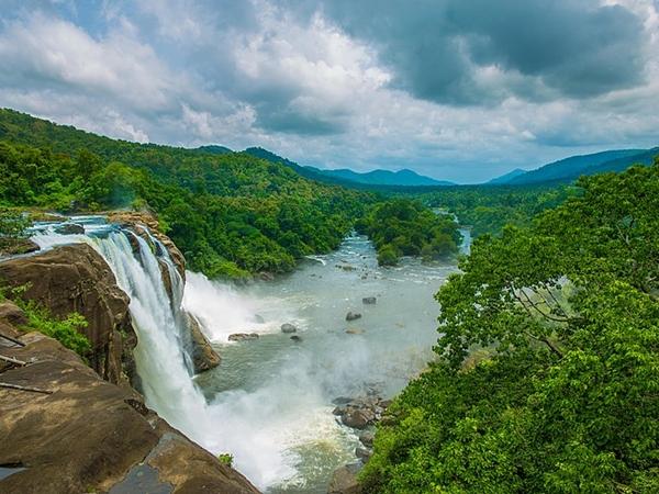 அதிரவைக்கும் அதிரப்பள்ளி