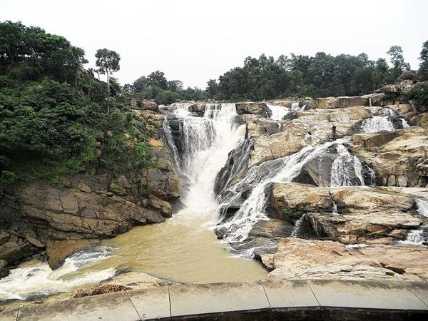 நீர்வீழ்ச்சி சுற்றுலா