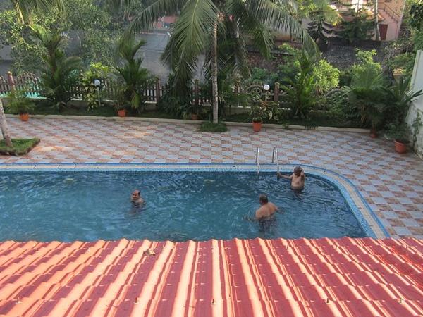 நாகர்கோயில் கோட்டாரில் இருக்கும் நீச்சல் குளம்