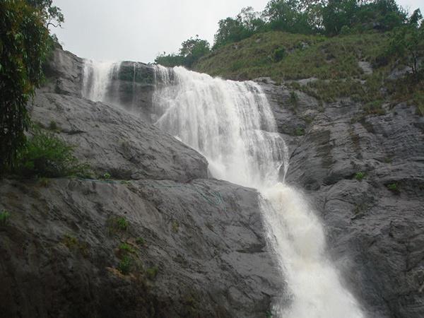 பாலருவி நீர்வீழ்ச்சி