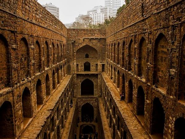 சினிமா காரர்கள் பேய்க்கு அஞ்சுவதில்லை