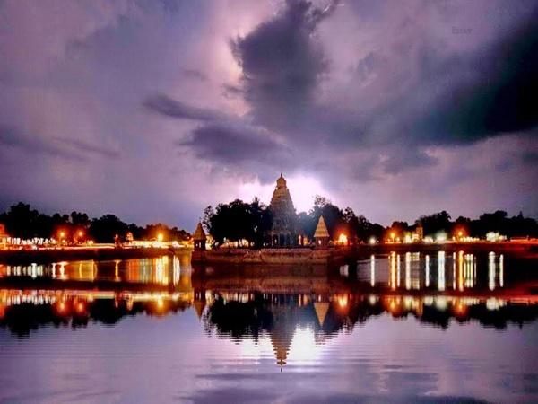 வண்டியூர் மாரியம்மன் தெப்பக்குளம்
