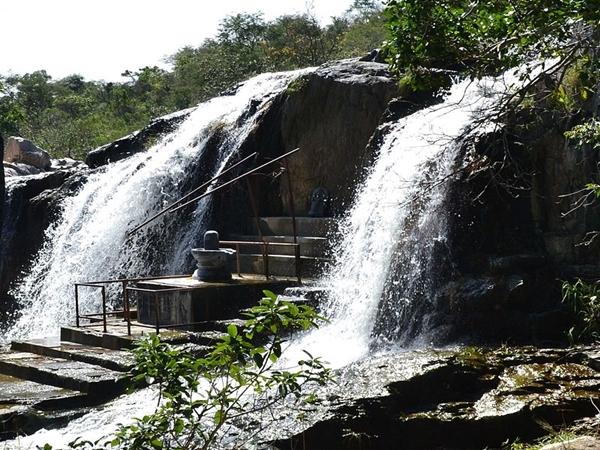 மொர்தானா அணை